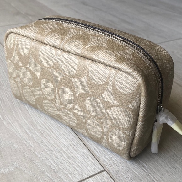 NWT Disney X Coach Once Upon A Time Cosmetic Case - Picture 4 of 8